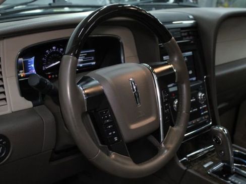 Used 2015 Lincoln Navigator 2WD image 18
