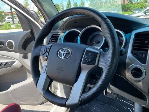 Used 2014 Toyota Tacoma 4x4 Double Cab w/ SR5 Package image 18