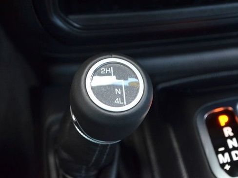 Used 2022 Jeep Wrangler Unlimited Sahara AWD/4WD image 26