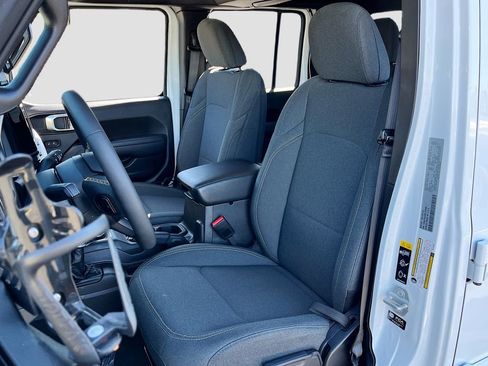 Certified 2024 Jeep Gladiator Sport image 19