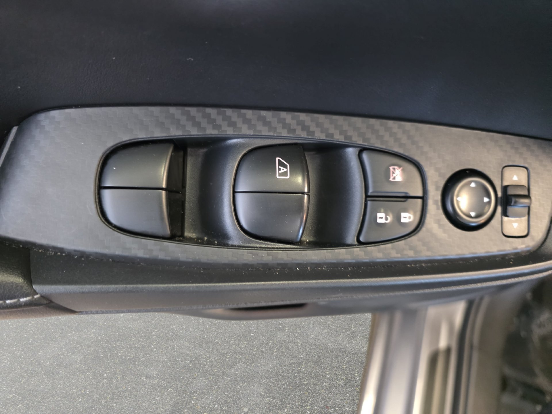 Used 2025 Nissan Sentra SV FWD image 12