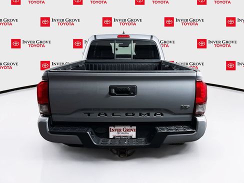 Used 2018 Toyota Tacoma TRD Sport AWD/4WD image 6