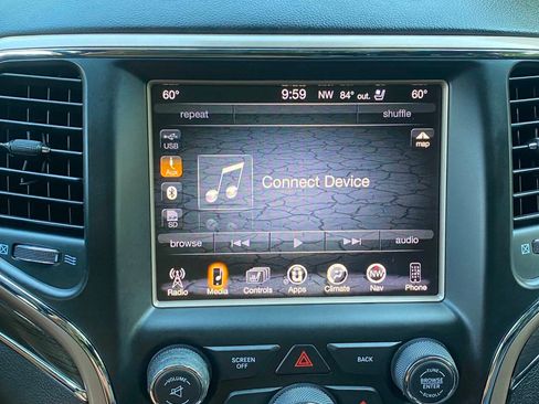 Used 2015 Jeep Grand Cherokee Overland w/ Advanced Technology Group AWD/4WD image 31