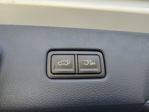 Used 2025 Kia Carnival EX image 39