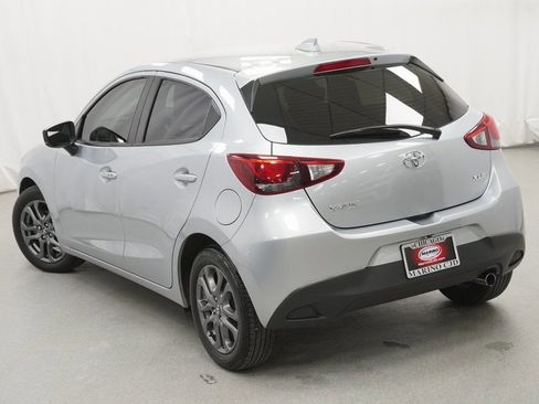 Used 2020 Toyota Yaris XLE image 12