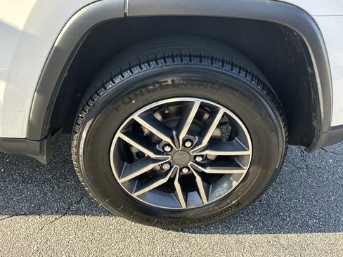 Used 2019 Jeep Grand Cherokee Limited image 24