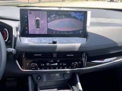 Certified 2025 Nissan Rogue SL w/ Tech Package FWD image 30