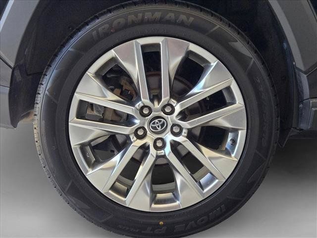 Used 2021 Toyota RAV4 XLE Premium AWD/4WD image 19