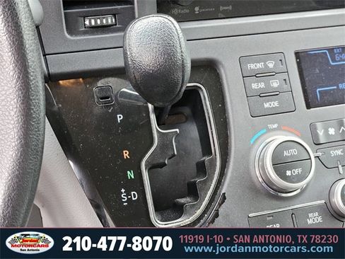 Used 2017 Toyota Sienna LE image 24