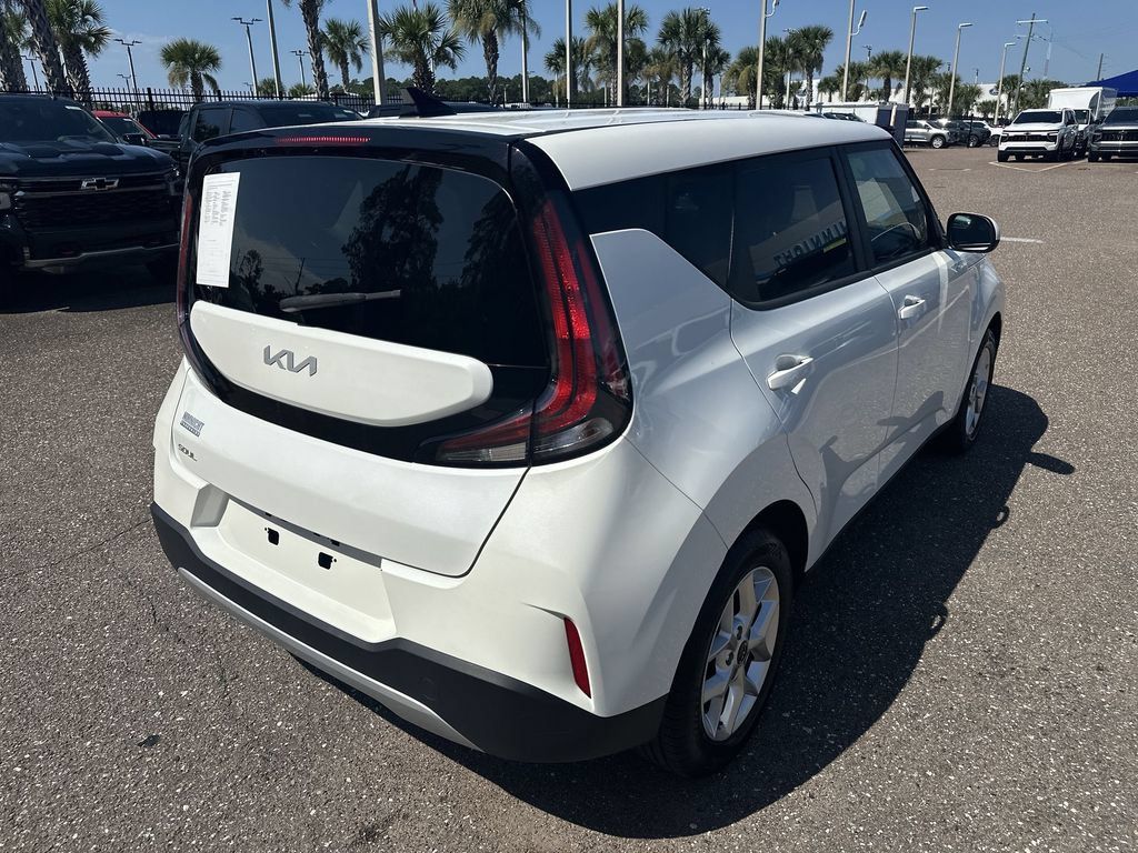 Used 2024 Kia Soul LX w/ Option Group 015 FWD image 16