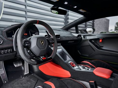 Used 2022 Lamborghini Huracan STO image 2