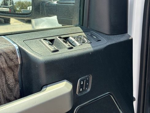 Used 2019 Ford F250 Lariat w/ Lariat Ultimate Package AWD/4WD image 16