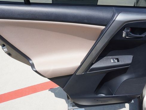 Used 2015 Toyota RAV4 XLE FWD image 31