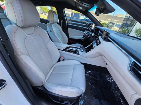 Used 2025 Genesis G70 2.5T image 31