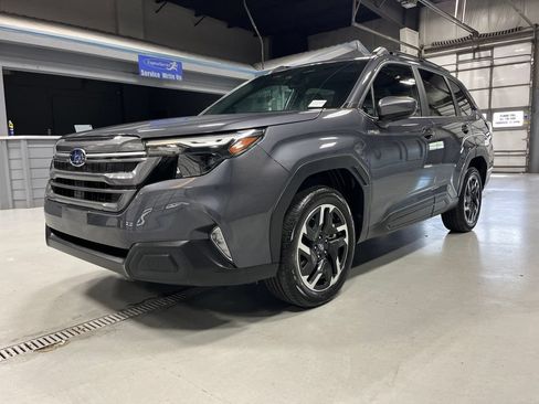 Used 2026 Subaru Forester Premium AWD/4WD image 3