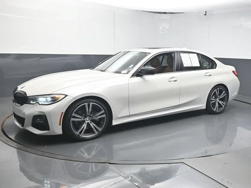 Used 2021 BMW 330i Sedan w/ M Sport Package RWD image 4