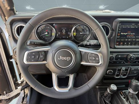 Used 2023 Jeep Wrangler Unlimited Sahara AWD/4WD image 27
