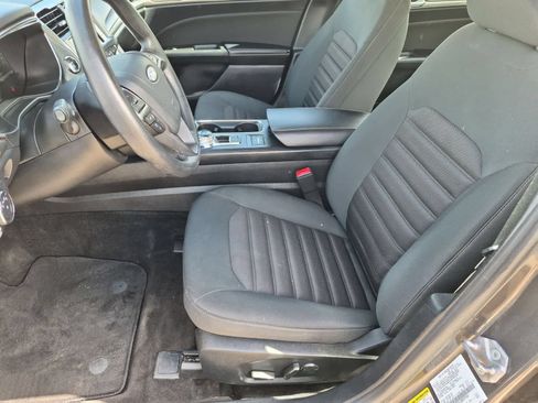 Used 2019 Ford Fusion SE FWD image 16