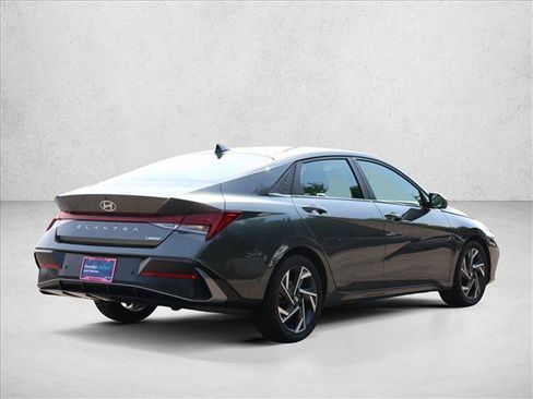 Certified 2024 Hyundai Elantra Limited FWD image 5
