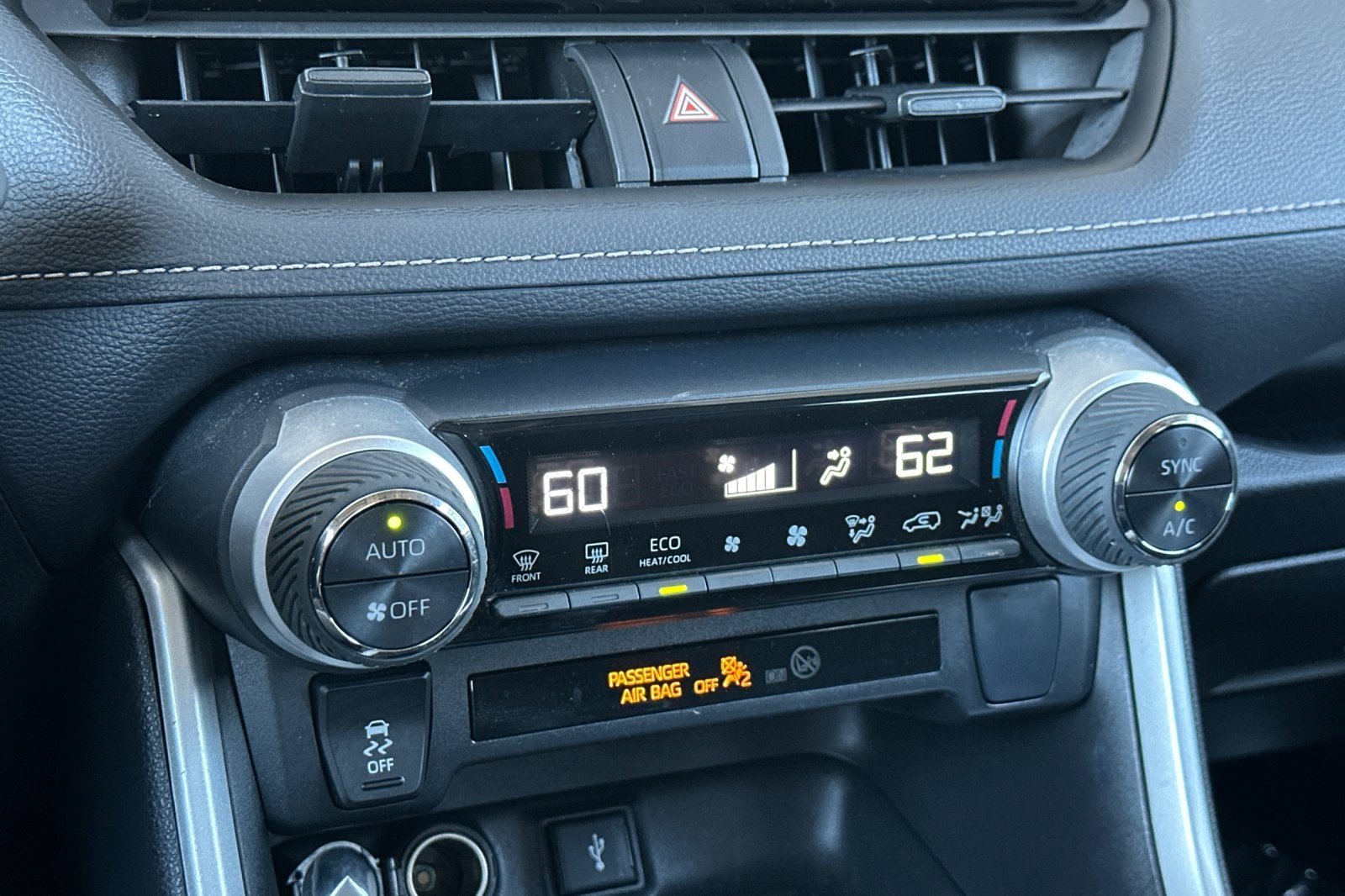 Used 2022 Toyota RAV4 LE AWD/4WD image 19