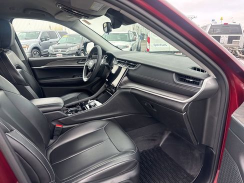 Used 2023 Jeep Grand Cherokee Limited w/ Black Appearance Package image 29