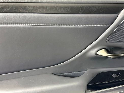 Used 2022 Lexus ES 300h w/ Premium Package image 23