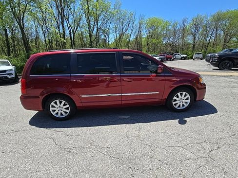 Used 2012 Chrysler Town & Country Touring w/ Entertainment Group #1 FWD image 9