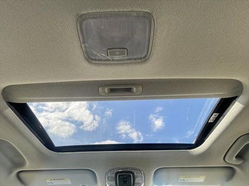 New 2025 Hyundai Elantra Limited image 30