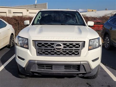 Certified 2022 Nissan Frontier SV image 2