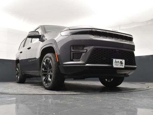 New 2026 Jeep Grand Wagoneer Summit image 19