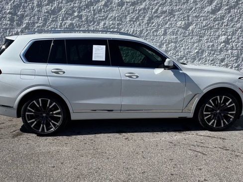 Used 2023 BMW X7 xDrive40i w/ Premium Package image 3