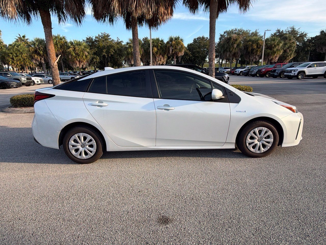 Used 2021 Toyota Prius LE FWD image 4
