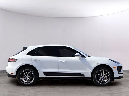Used 2025 Porsche Macan AWD/4WD image 9