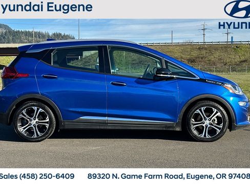 Used 2017 Chevrolet Bolt Premier w/ Driver Confidence II Package image 2