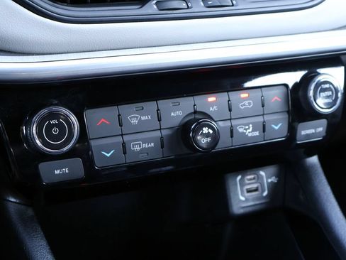 Used 2025 Jeep Compass Limited AWD/4WD image 33