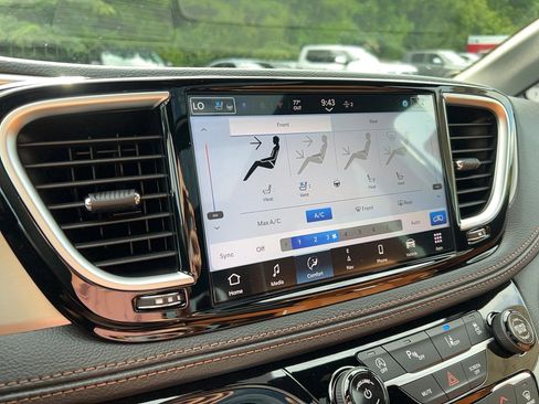 New 2026 Chrysler Pacifica Pinnacle w/ Trailer Tow Group image 18