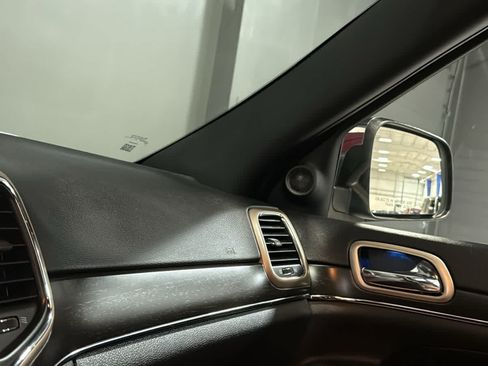 Used 2015 Jeep Grand Cherokee Limited w/ Luxury Group II AWD/4WD image 18