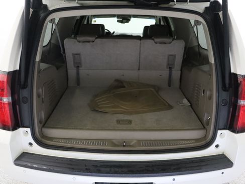 Used 2015 Chevrolet Suburban LT RWD image 31
