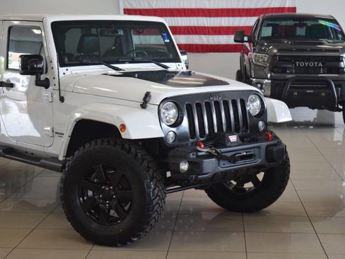 Used 2014 Jeep Wrangler Unlimited Sahara AWD/4WD image 3