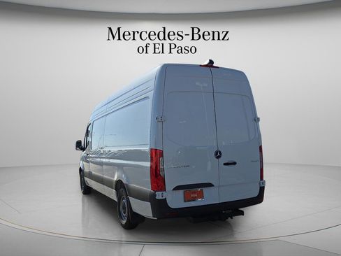 Used 2025 Mercedes-Benz Sprinter 2500 image 8
