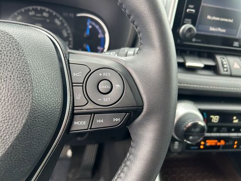 Used 2020 Toyota RAV4 Limited image 18