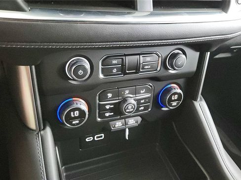 Used 2024 Chevrolet Tahoe LS AWD/4WD image 32