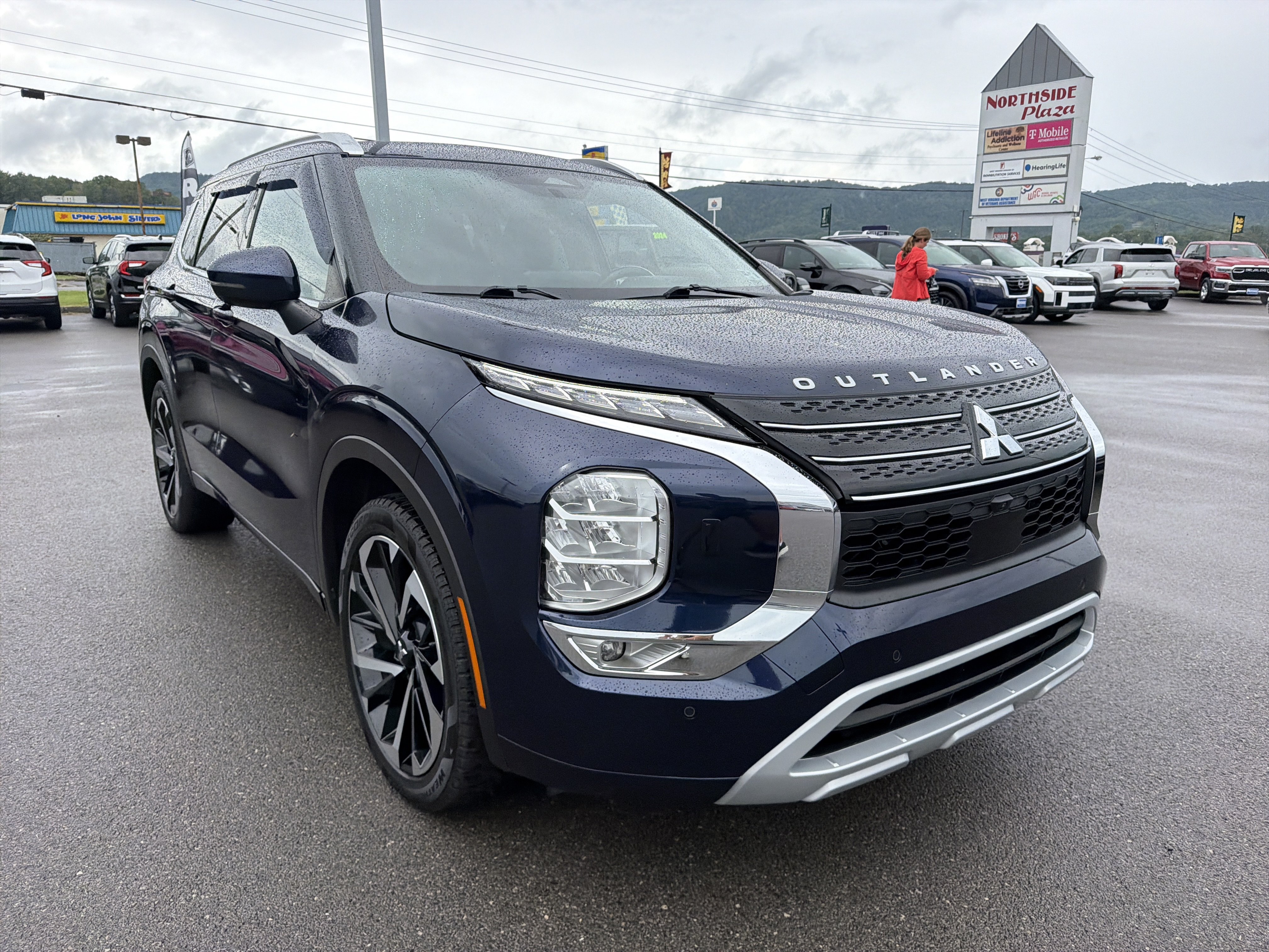 Used 2022 Mitsubishi Outlander SEL AWD/4WD image 3