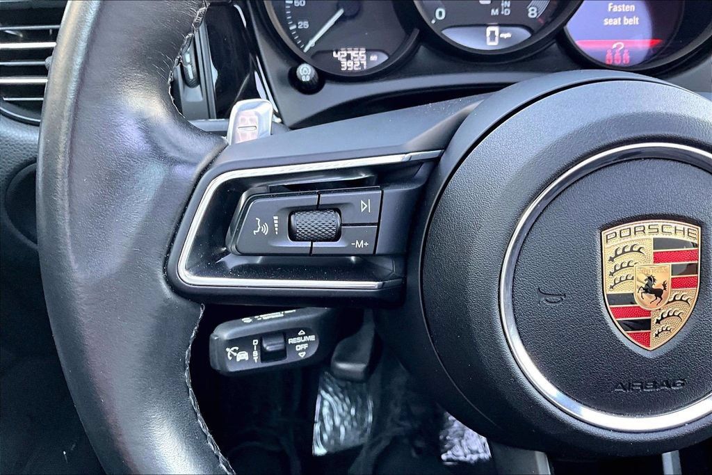 Used 2024 Porsche Macan AWD/4WD image 18
