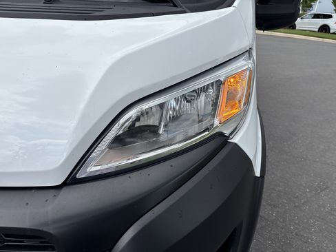 Used 2025 RAM ProMaster 2500 w/ Convenience Group FWD image 11
