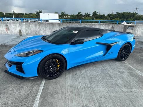 Used 2025 Chevrolet Corvette Z06 RWD image 1