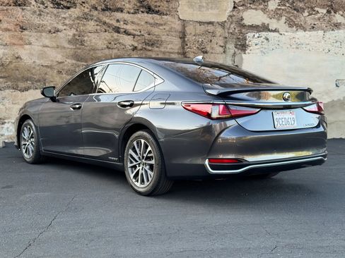 Used 2022 Lexus ES 300h w/ Accessory Package 2 image 6