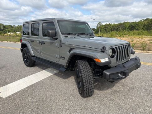 Used 2022 Jeep Wrangler Unlimited Sahara AWD/4WD image 12