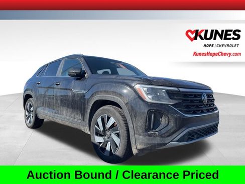 Used 2024 Volkswagen Atlas Cross Sport SE image 1