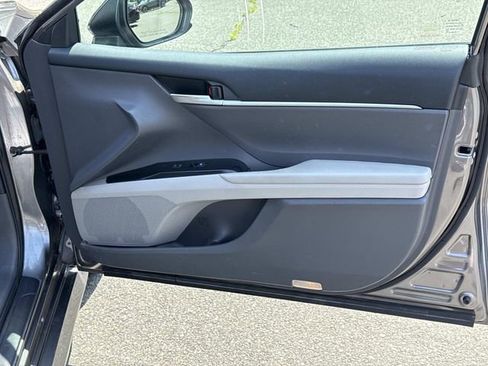 Used 2018 Toyota Camry LE FWD image 5